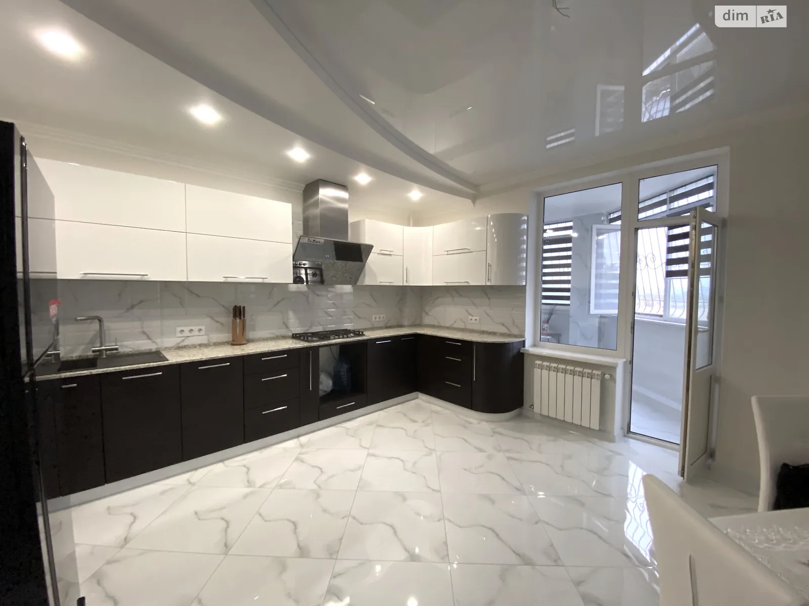 Продается 2-комнатная квартира 112.1 кв. м в Николаеве, просп. Героев Украины - фото 1