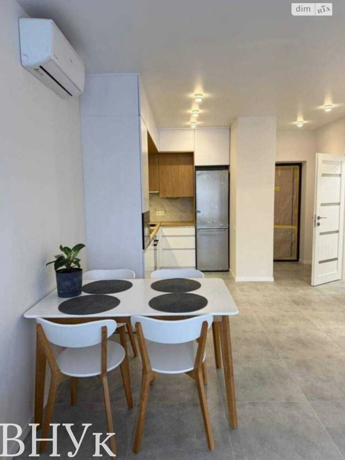 Продается 1-комнатная квартира 45.5 кв. м в Львове, ул. Миклеша Карла, 20Б - фото 1