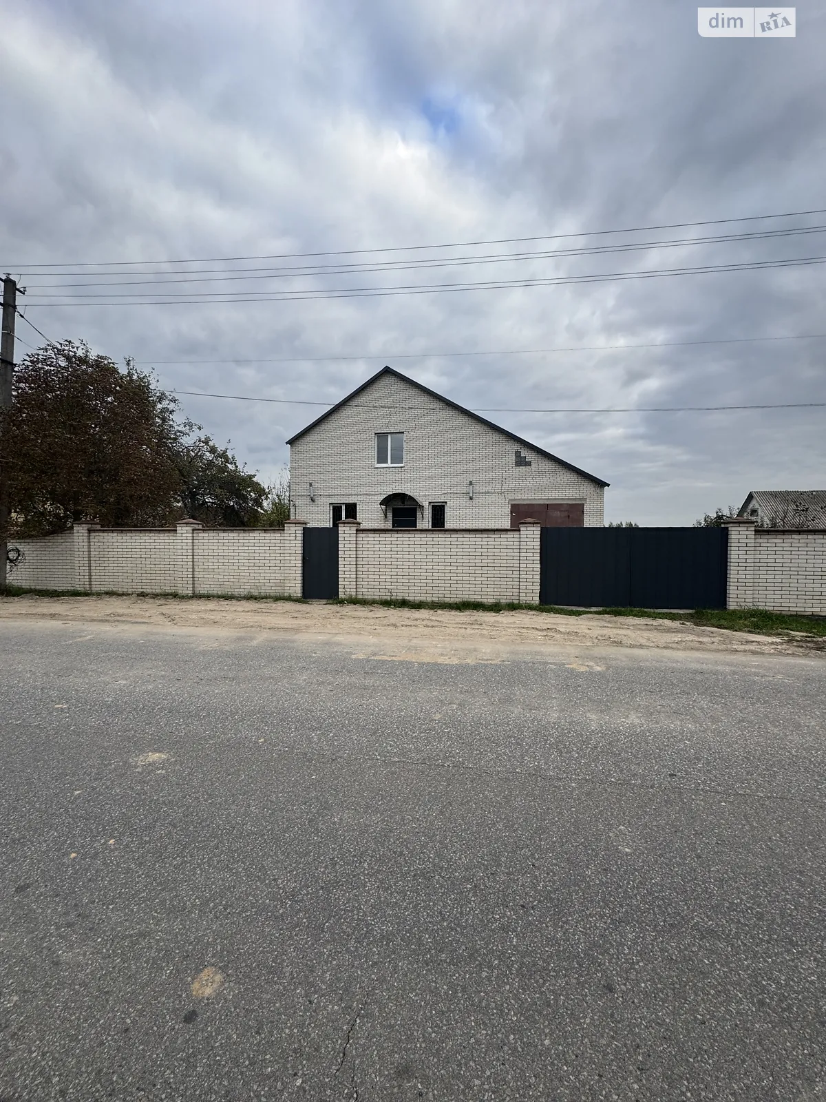 Продается дом на 2 этажа 140 кв. м с балконом, цена: 69000 $ - фото 1