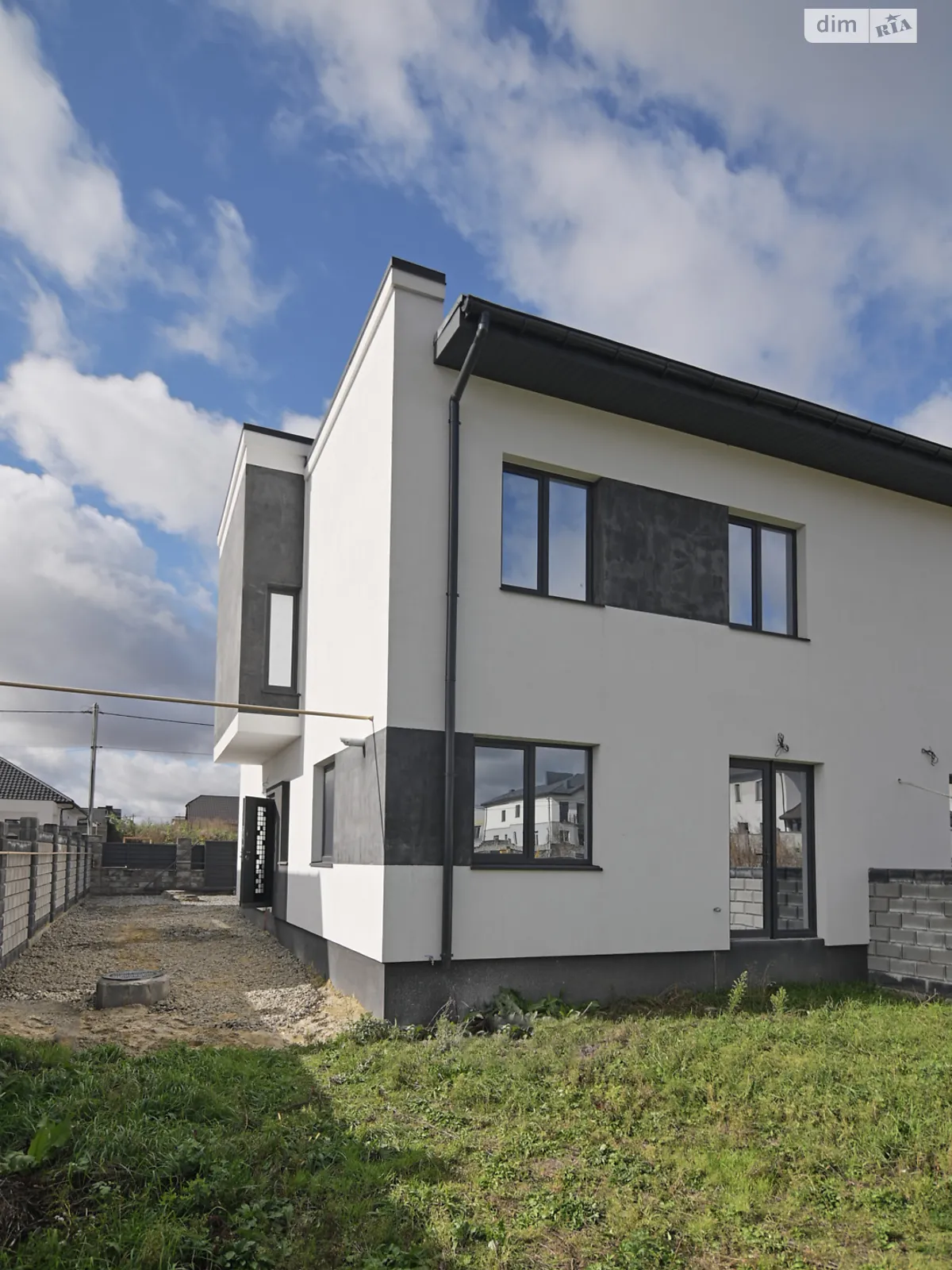 Масив персиковий Ювилейный Ровно, цена: 105000 $ - фото 1