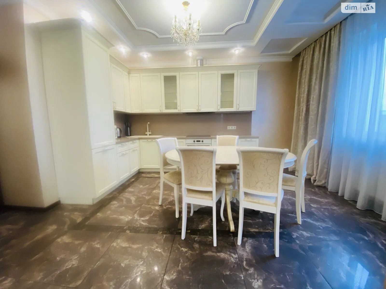 Сдается в аренду 4-комнатная квартира 150.1 кв. м в Киеве, бул. Тараса Шевченко, 27Б - фото 1