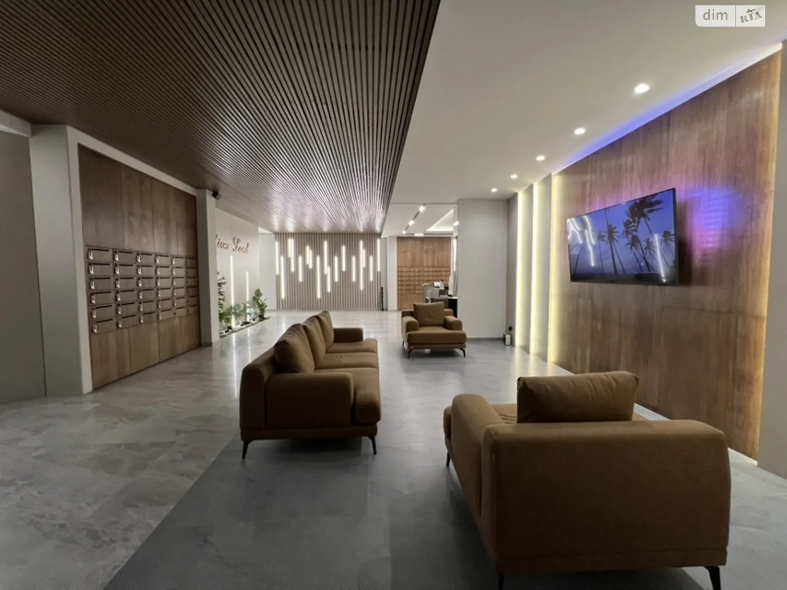 Продается 1-комнатная квартира 52.9 кв. м в Ужгороде, наб. Киевская - фото 1