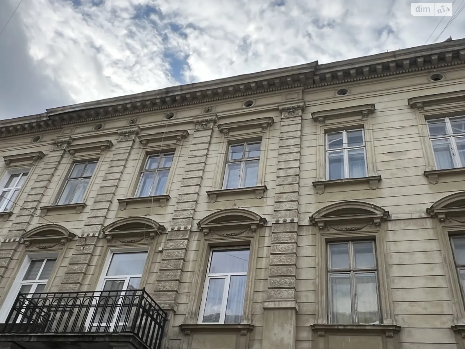 Продается 3-комнатная квартира 67.4 кв. м в Львове, ул. Волошина Августина, 4 - фото 1