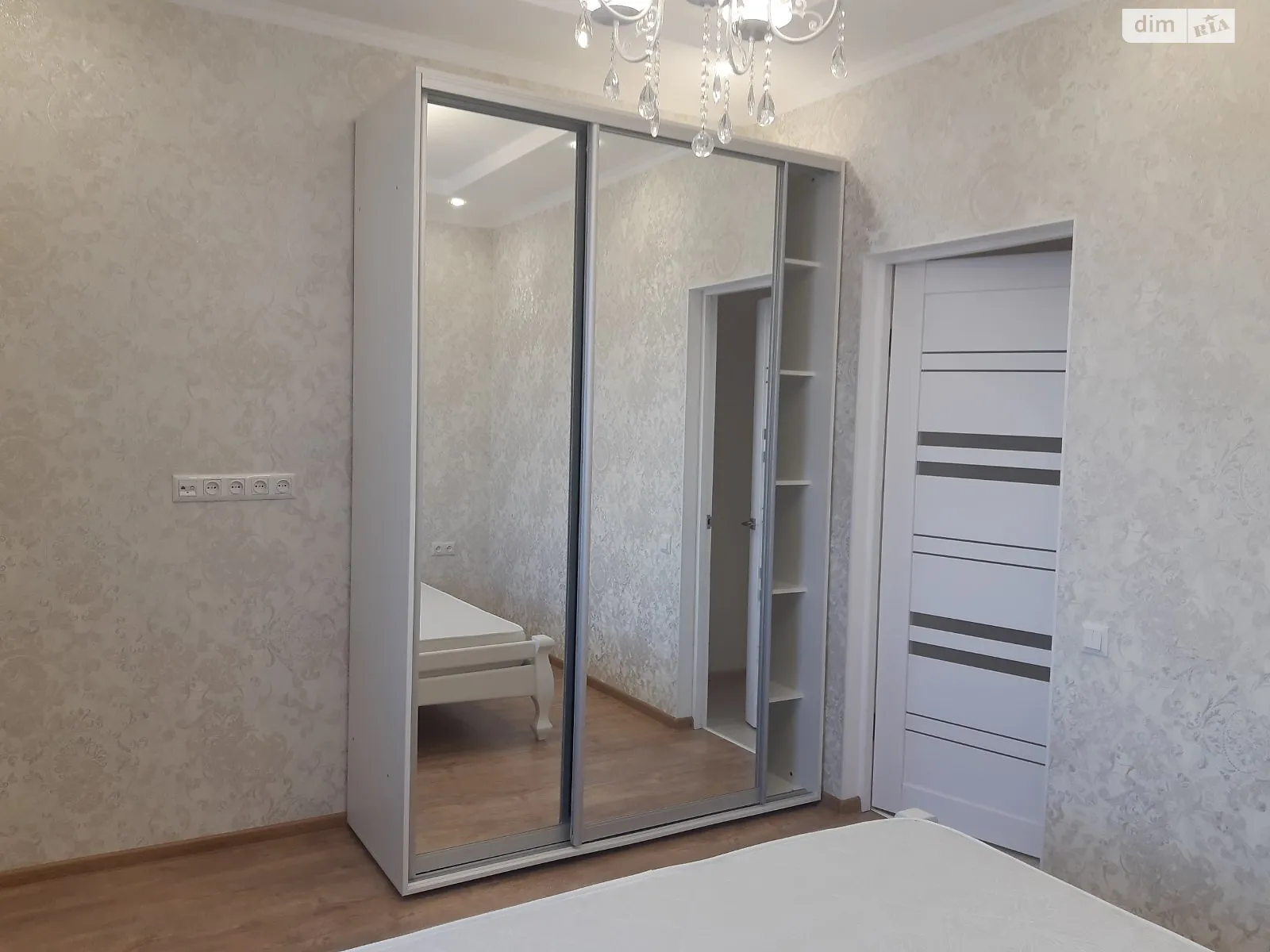 Сдается в аренду дом на 2 этажа 170 кв. м с камином, цена: 700 $ - фото 1