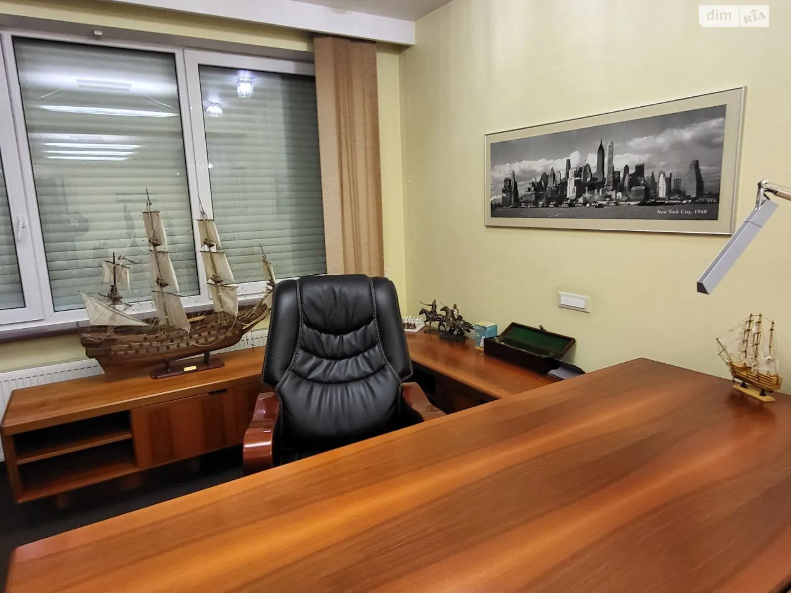 Продается офис 214 кв. м в бизнес-центре, цена: 385200 $ - фото 1