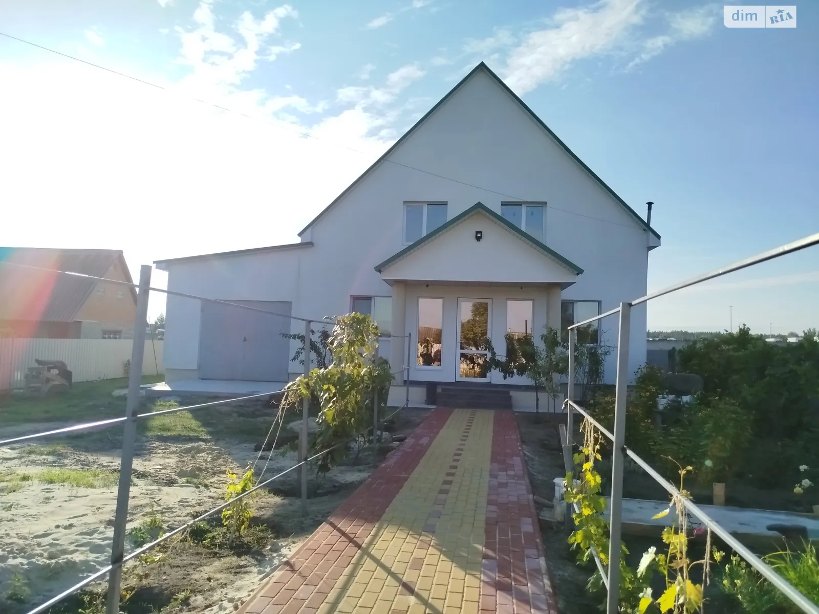 Продается дом на 2 этажа 234 кв. м с камином, цена: 140000 $ - фото 1