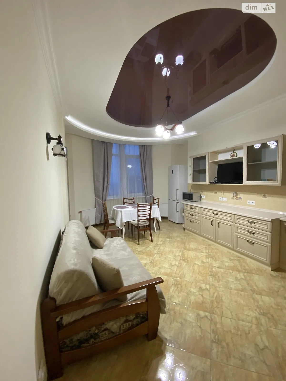 Здається в оренду 1-кімнатна квартира 65 кв. м у Одесі, бул. Французький - фото 1