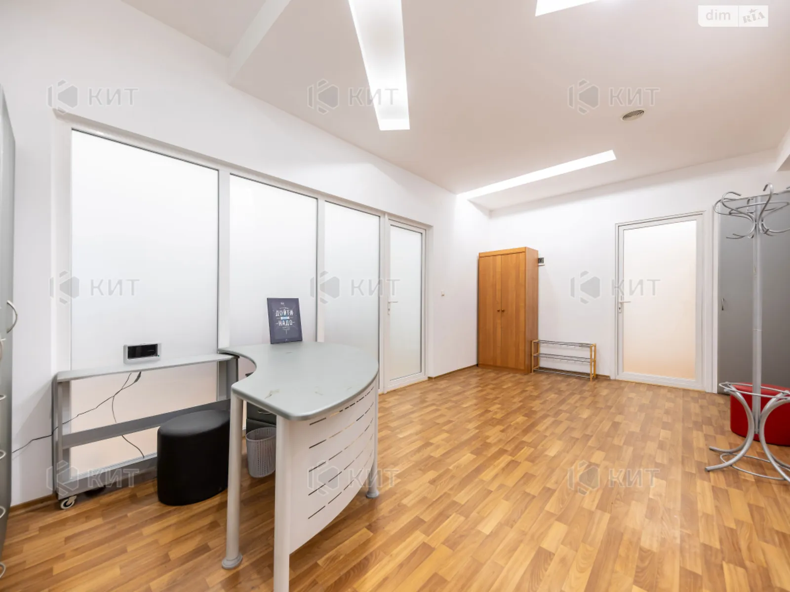 Сдается в аренду офис 250 кв. м в бизнес-центре, цена: 50000 грн - фото 1