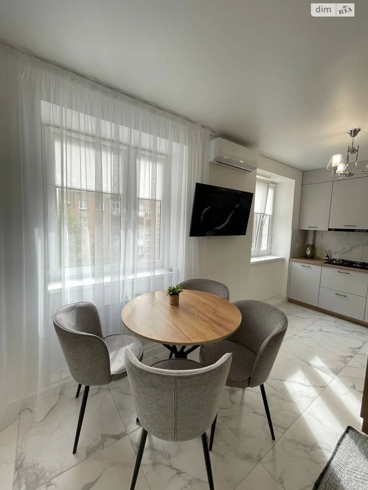 Продается 2-комнатная квартира 50 кв. м в Ужгороде, ул. Грушевского, 33 - фото 1