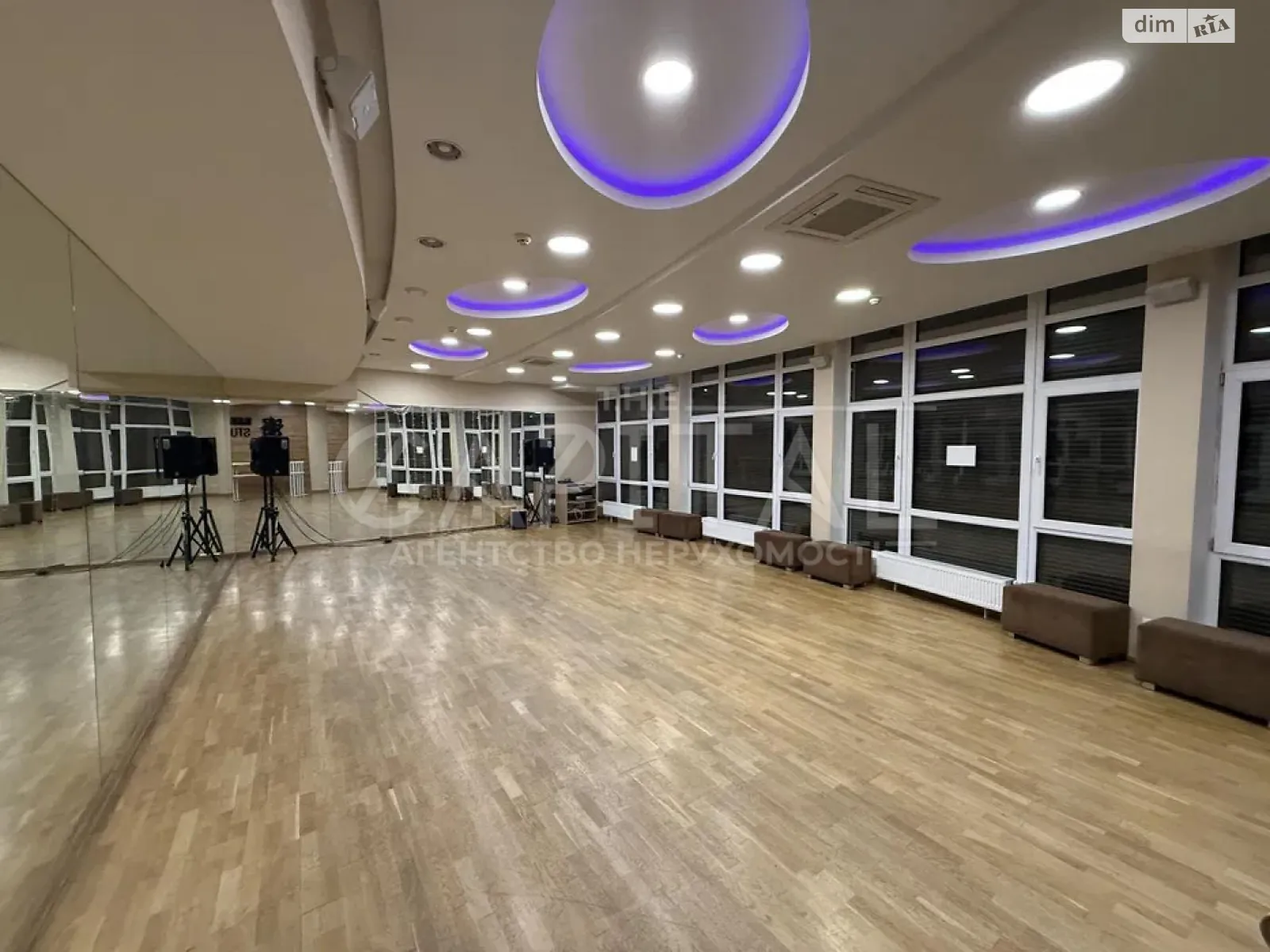 Продается офис 258 кв. м в бизнес-центре, цена: 590000 $ - фото 1