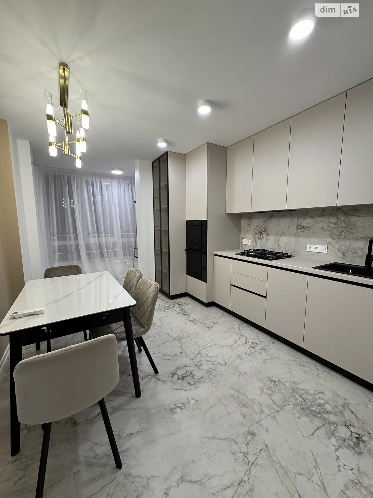 Сдается в аренду 2-комнатная квартира 67 кв. м в Львове, ул. Миклеша Карла, 19 - фото 1