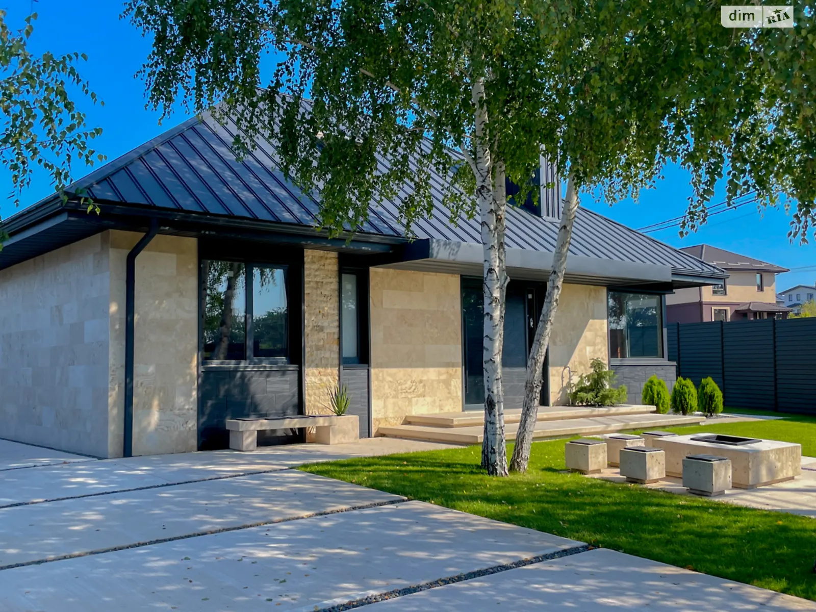 Продается дом на 2 этажа 160 кв. м с бассейном, цена: 175000 $ - фото 1