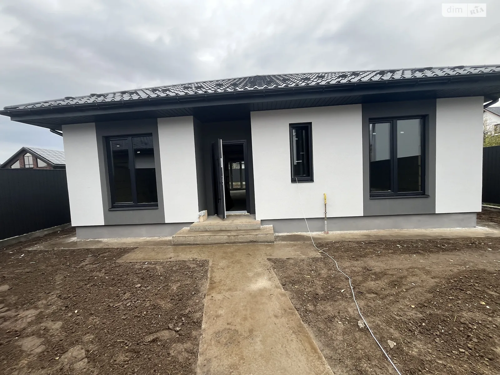 Продается одноэтажный дом 100 кв. м с верандой, цена: 99000 $ - фото 1