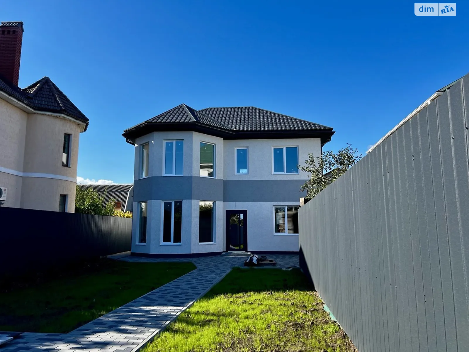 Продается дом на 2 этажа 119 кв. м с гаражом, цена: 120000 $ - фото 1
