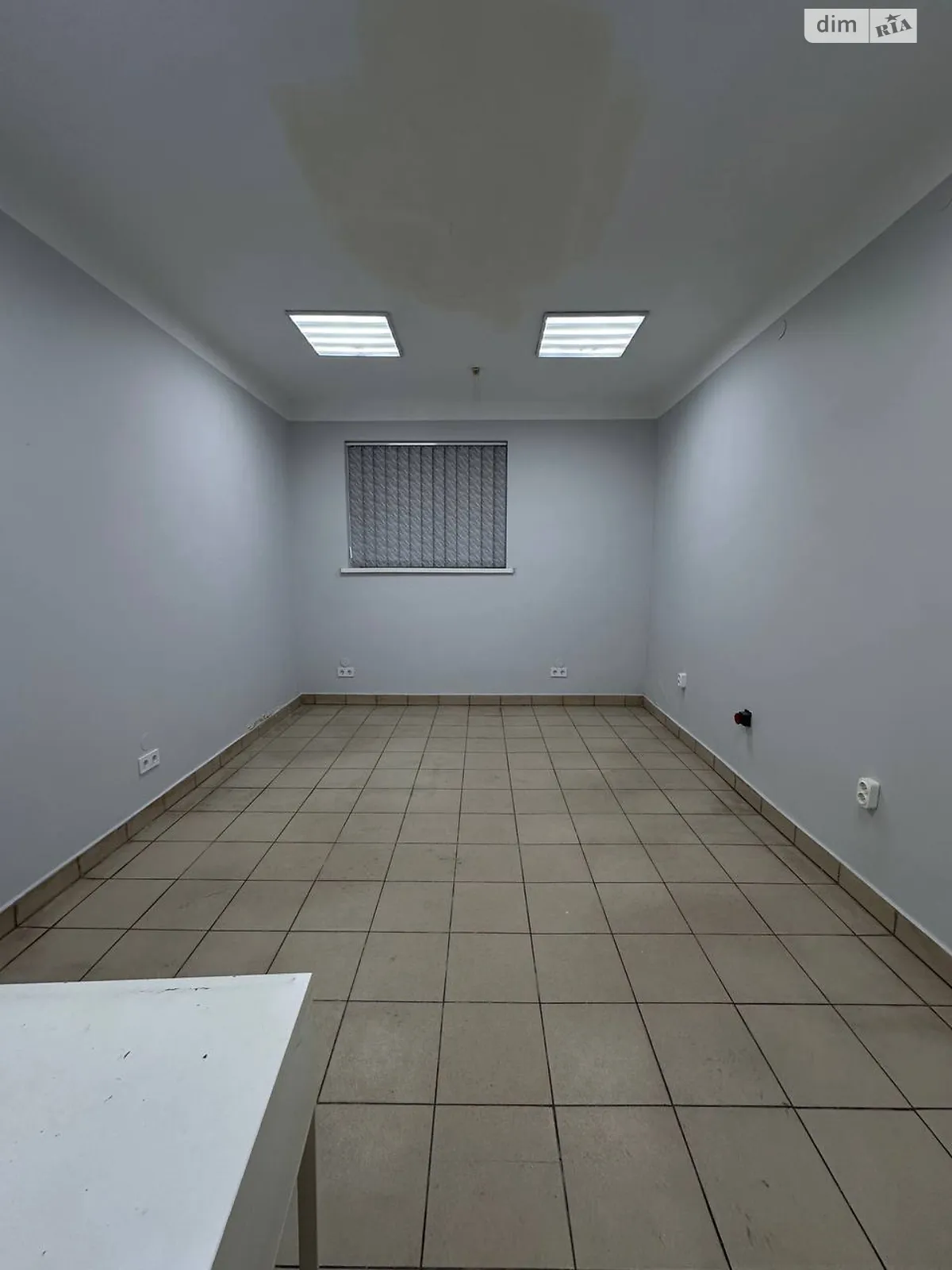 Здається в оренду офіс 54 кв. м в бізнес-центрі, цена: 300 $ - фото 1