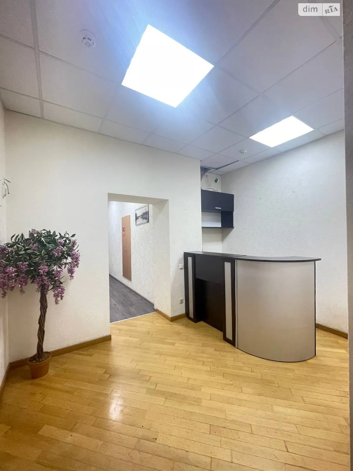Сдается в аренду офис 122.5 кв. м в бизнес-центре, цена: 25000 грн - фото 1