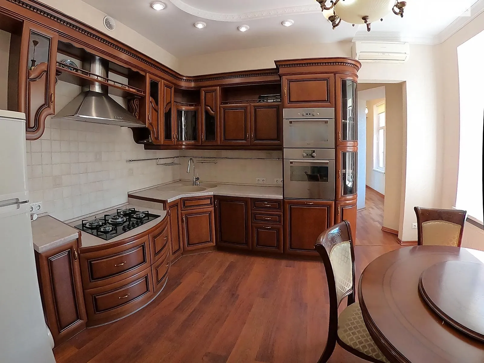 Сдается в аренду 4-комнатная квартира 158.1 кв. м в Киеве, ул. Гоголевская, 10 - фото 1