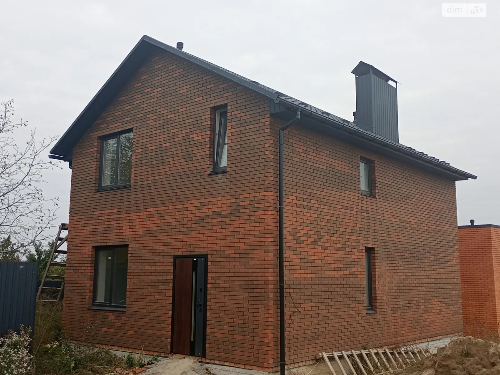 Продается дом на 2 этажа 107 кв. м с бассейном, цена: 89000 $ - фото 1