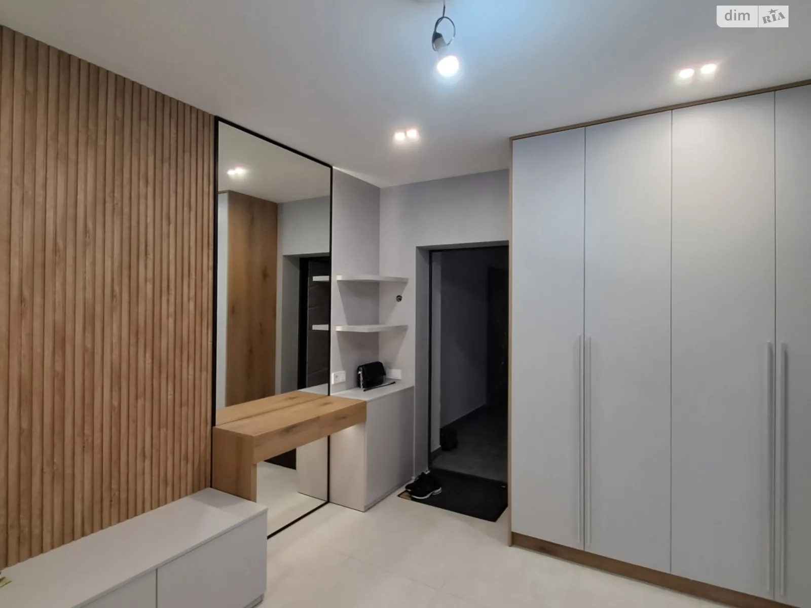 Сдается в аренду 1-комнатная квартира 67 кв. м в, цена: 800 $ - фото 1