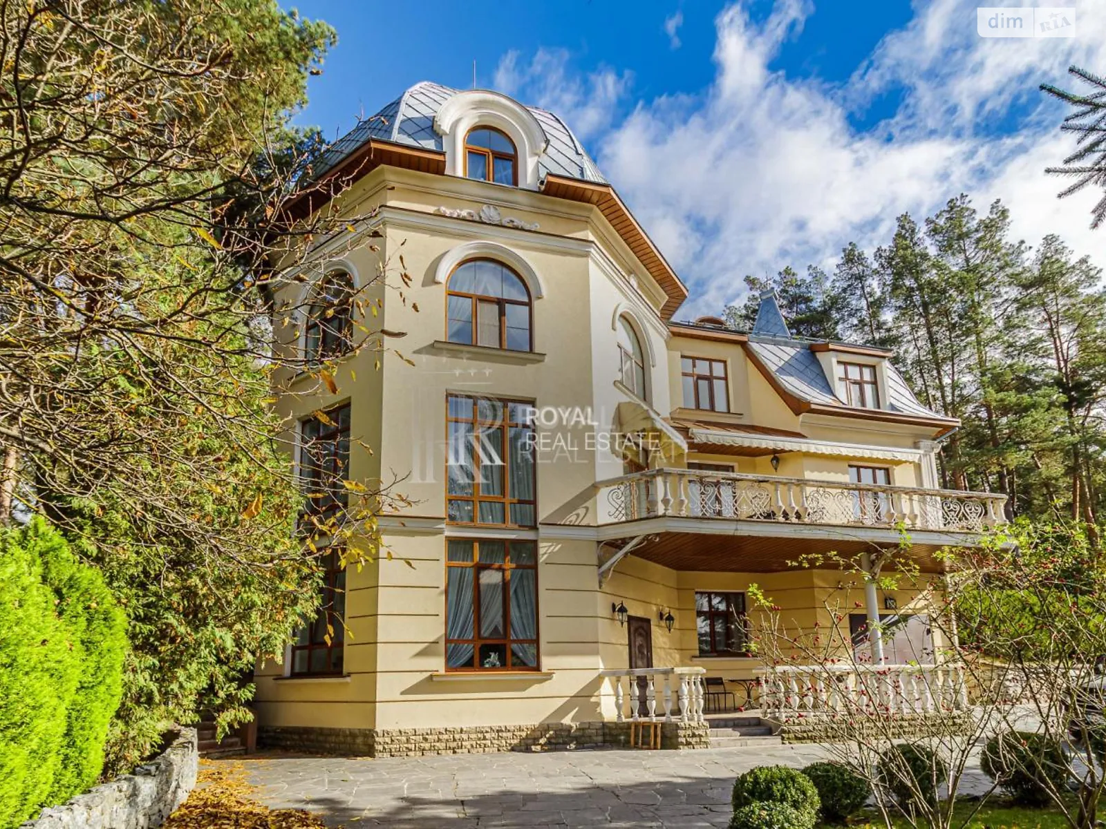 Сдается в аренду дом на 3 этажа 500 кв. м с мансардой, цена: 5000 $ - фото 1