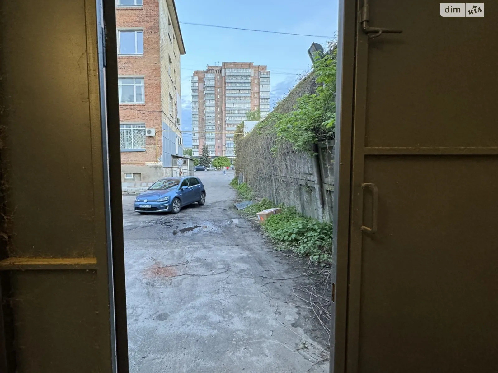 Сдается в аренду отдельно стоящий гараж под легковое авто на 20 кв. м, цена: 100 $ - фото 1