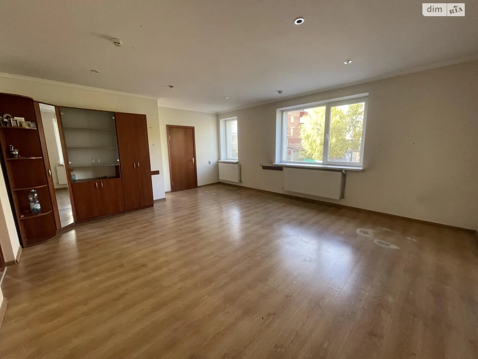 Сдается в аренду офис 30 кв. м в бизнес-центре, цена: 6000 грн - фото 1