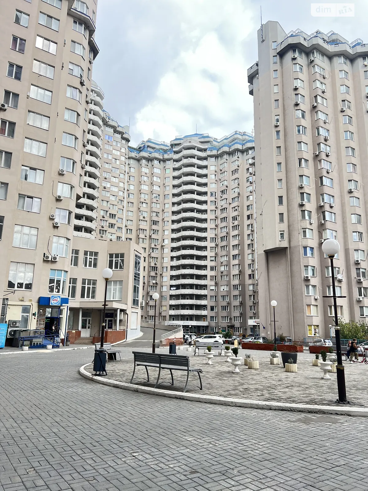 Сдается в аренду офис 126 кв. м в бизнес-центре, цена: 800 $ - фото 1