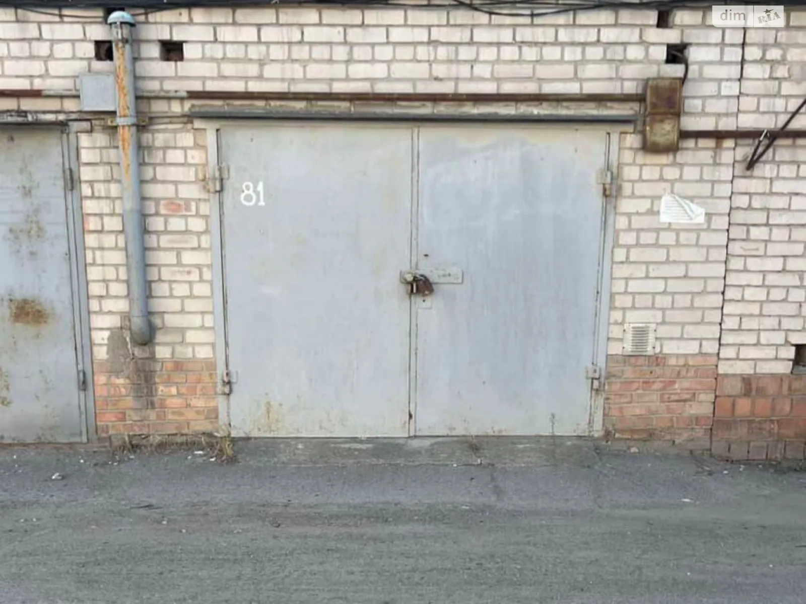 Продается место в гаражном кооперативе универсальный на 2.4 кв. м, цена: 6000 $ - фото 1