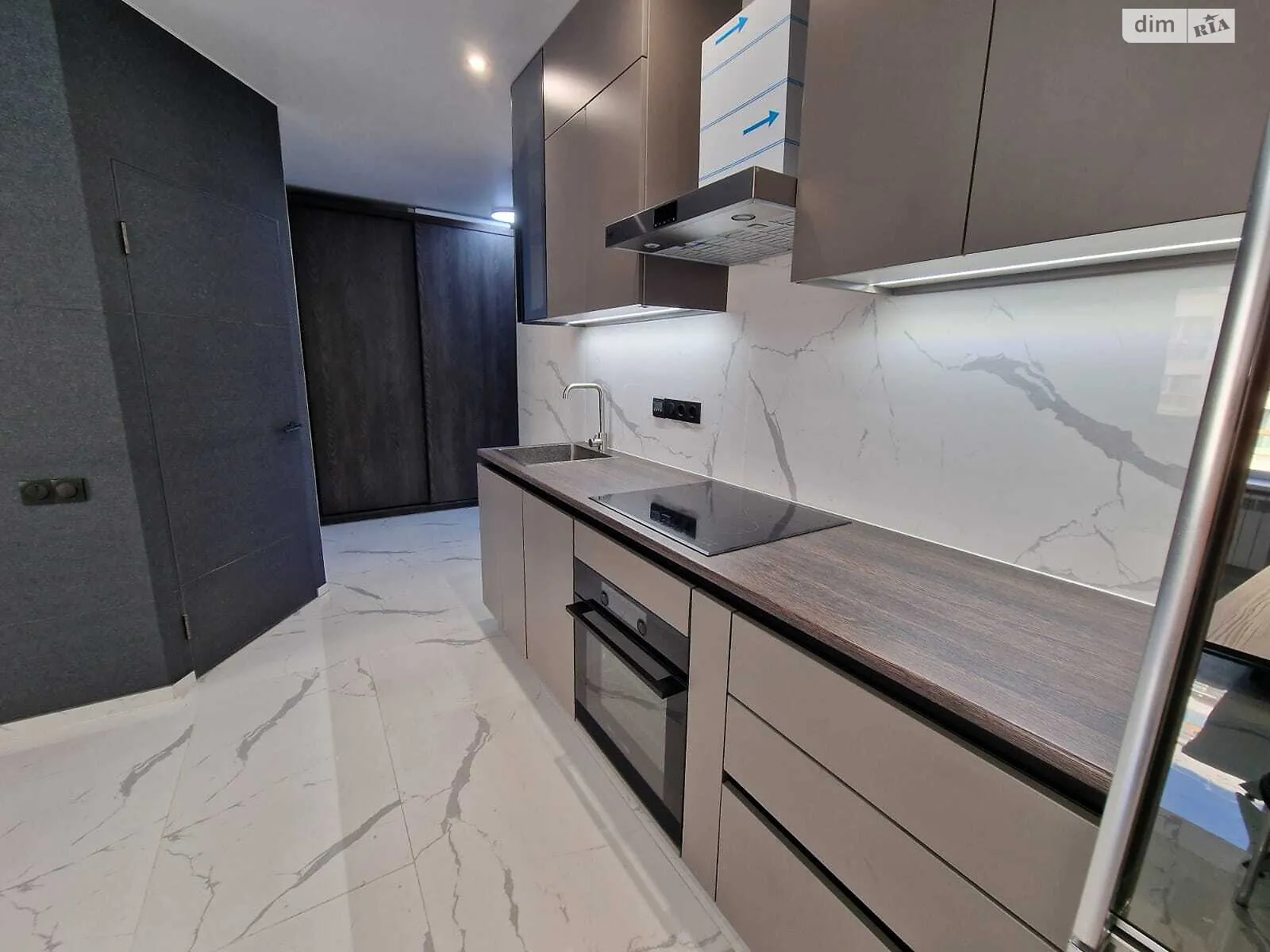 Продается 1-комнатная квартира 44 кв. м в Днепре, ул. Гетманская - фото 1