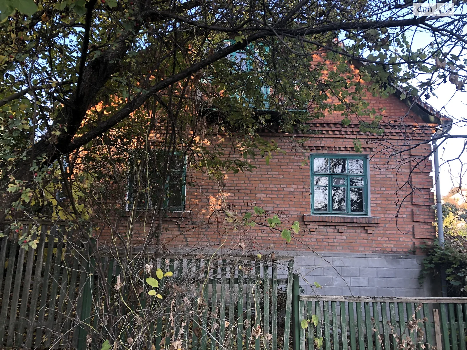 Продается дом на 3 этажа 170 кв. м с подвалом, цена: 35000 $ - фото 1
