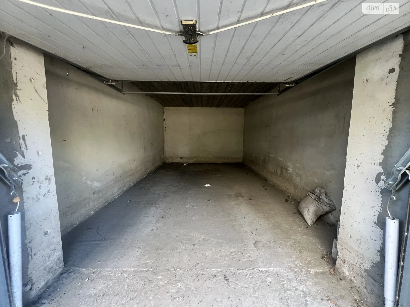 Продается подземный паркинг под легковое авто на 22 кв. м, цена: 8000 $ - фото 1