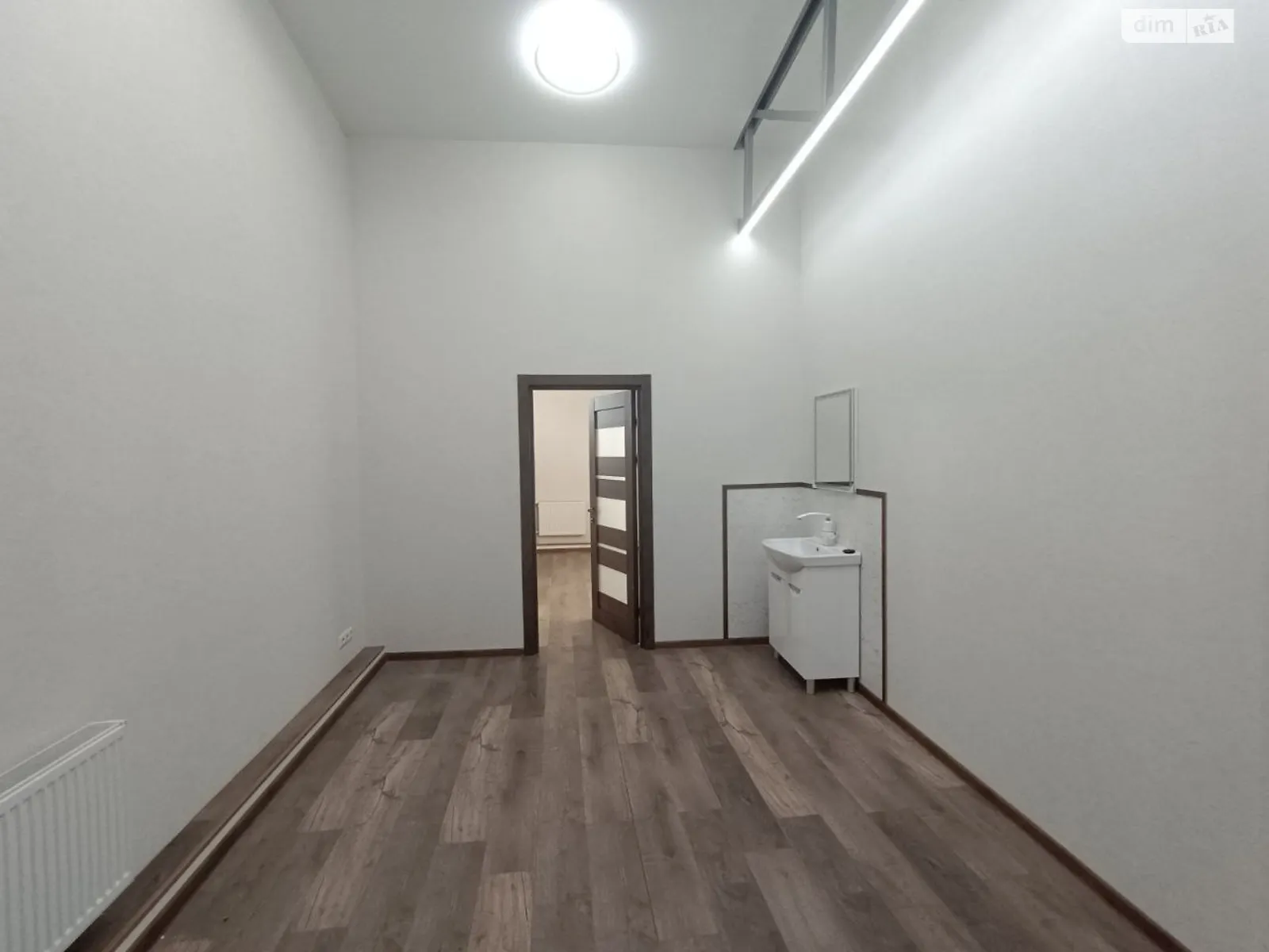 Сдается в аренду офис 30 кв. м в бизнес-центре, цена: 8500 грн - фото 1