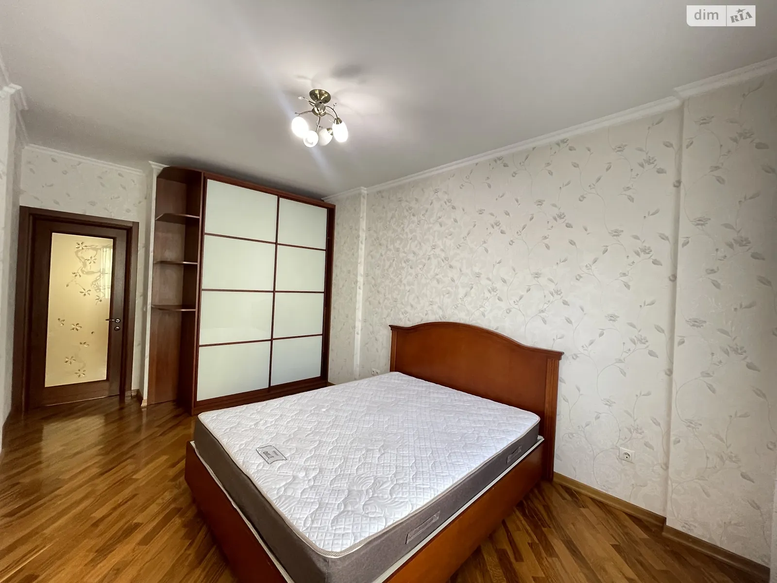 Продается 3-комнатная квартира 89.4 кв. м в Черновцах, ул. Русская - фото 1