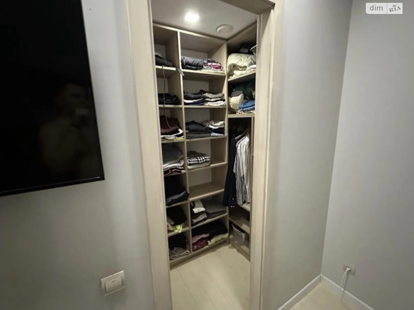 Продається 2-кімнатна квартира 107 кв. м у Ужгороді, вул. Єнківська, 27 - фото 1