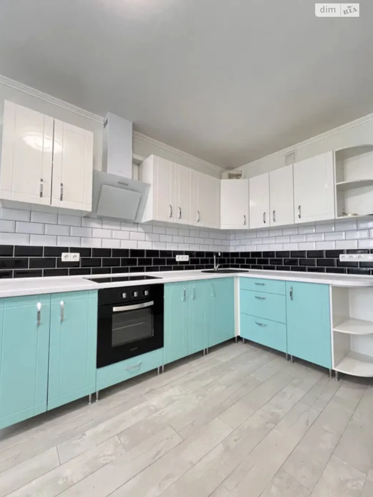 Продается 1-комнатная квартира 45 кв. м в Харькове, ул. Гвардейцев-Широнинцев, 70Б - фото 1