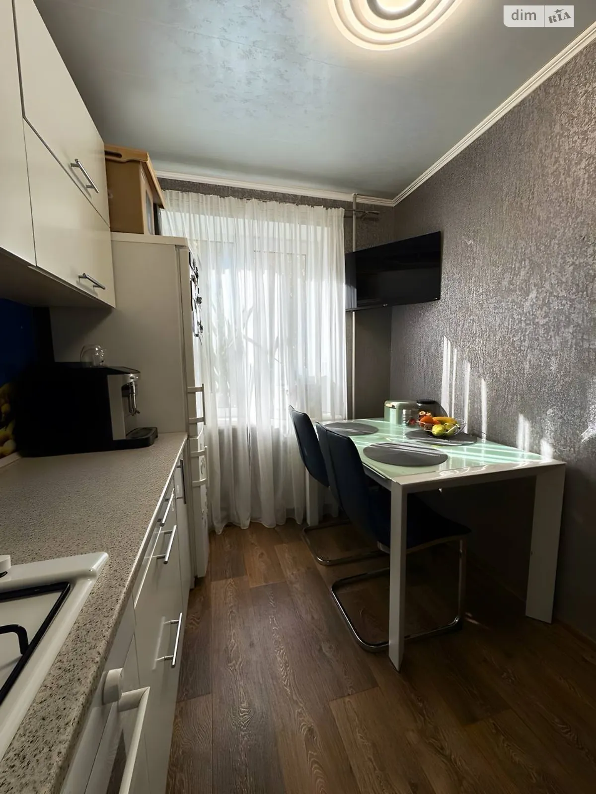 Продается 3-комнатная квартира 55.8 кв. м в Днепре, ул. Любарского - фото 1