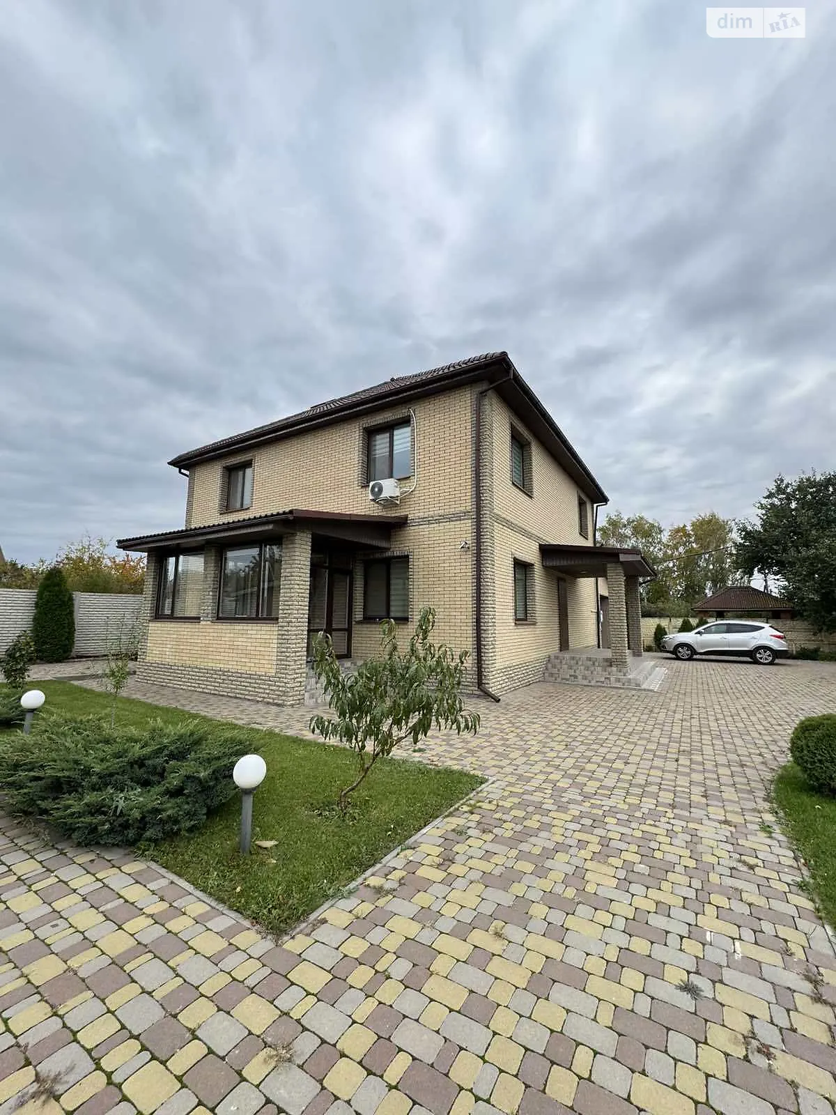 Продается дом на 2 этажа 238.2 кв. м с бассейном, цена: 220 $ - фото 1