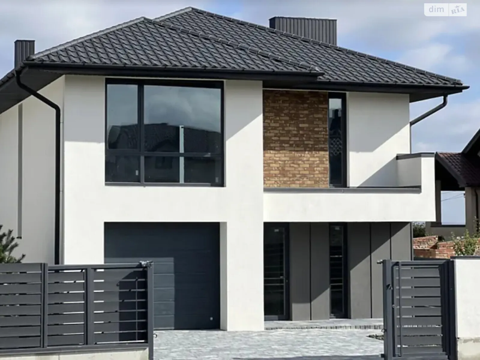 Продается дом на 2 этажа 140 кв. м с бассейном, цена: 120000 $ - фото 1