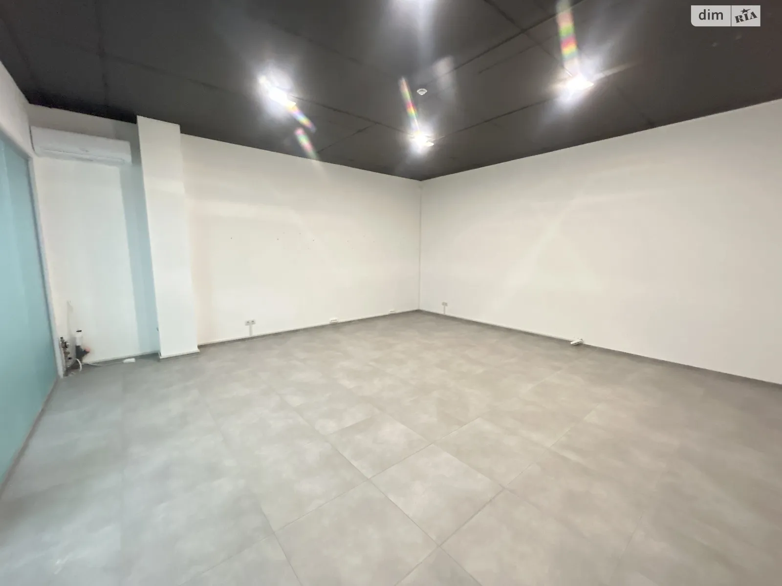 Продається офіс 35 кв. м в бізнес-центрі, цена: 37000 $ - фото 1