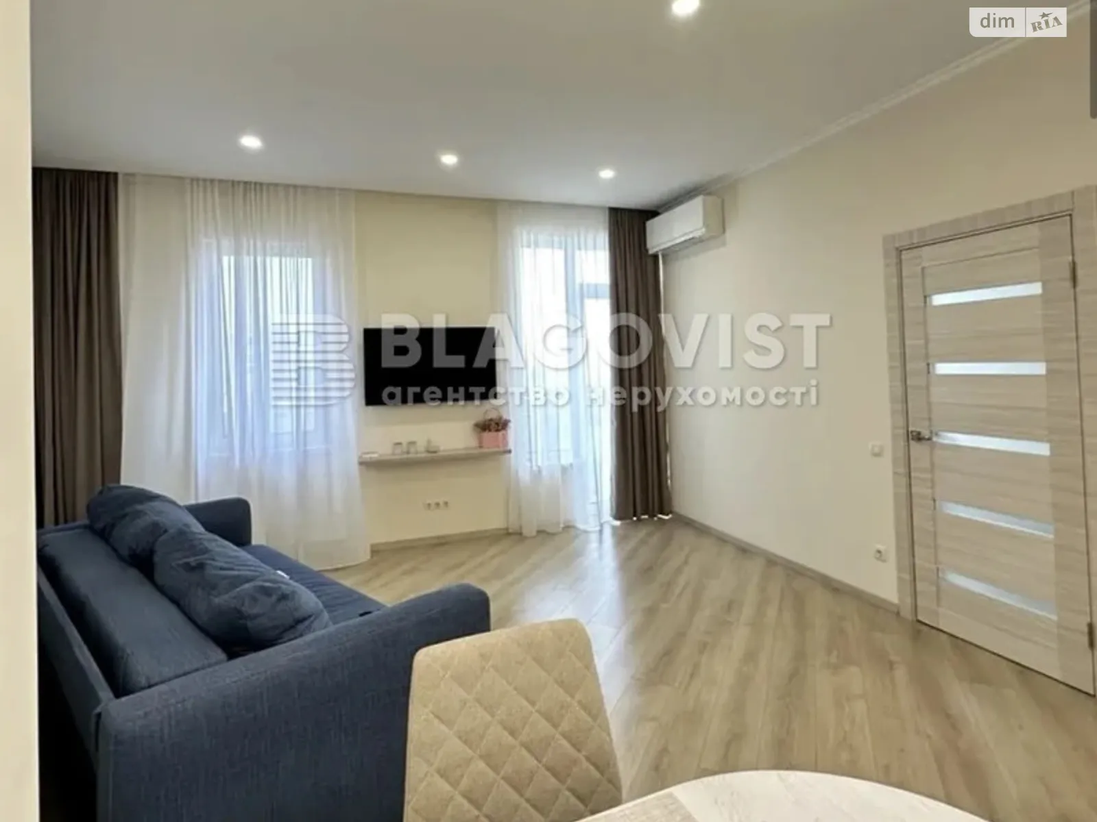 Продается 1-комнатная квартира 71 кв. м в Киеве, пер. Лабораторный, 7 - фото 1