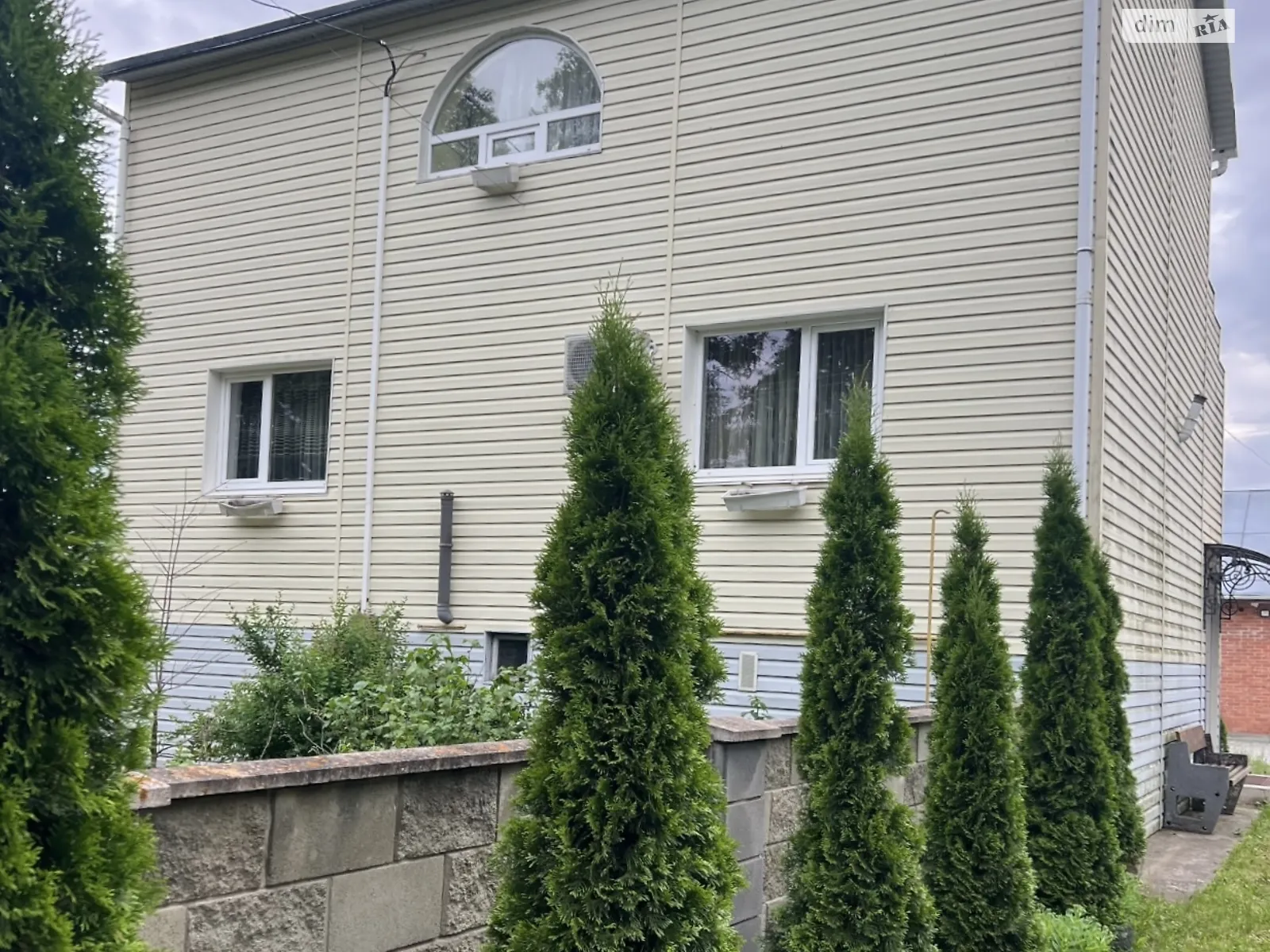 Продается дом на 2 этажа 162 кв. м с беседкой, цена: 113000 $ - фото 1