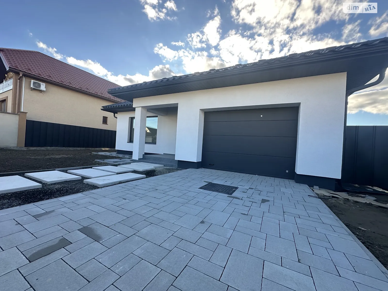 Продається одноповерховий будинок 160 кв. м з балконом, цена: 140000 € - фото 1