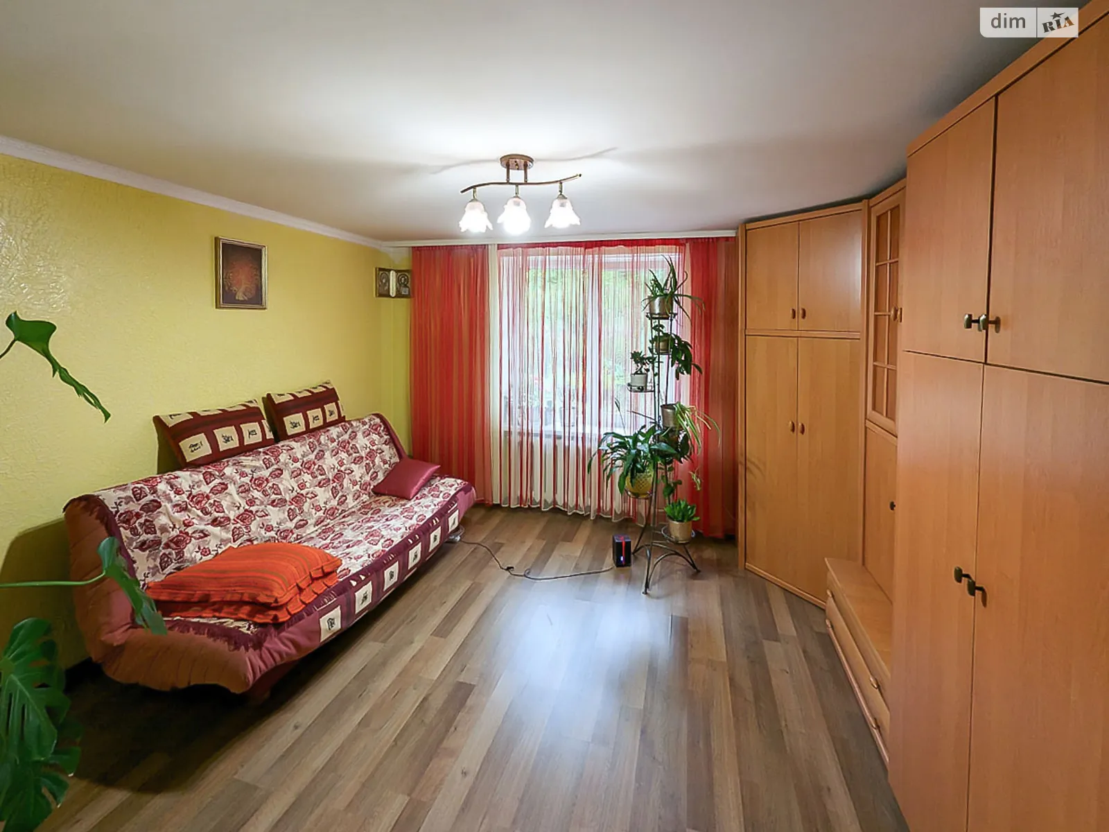 Продается 3-комнатная квартира 47.9 кв. м в Ровно, ул. Степана Бандеры - фото 1