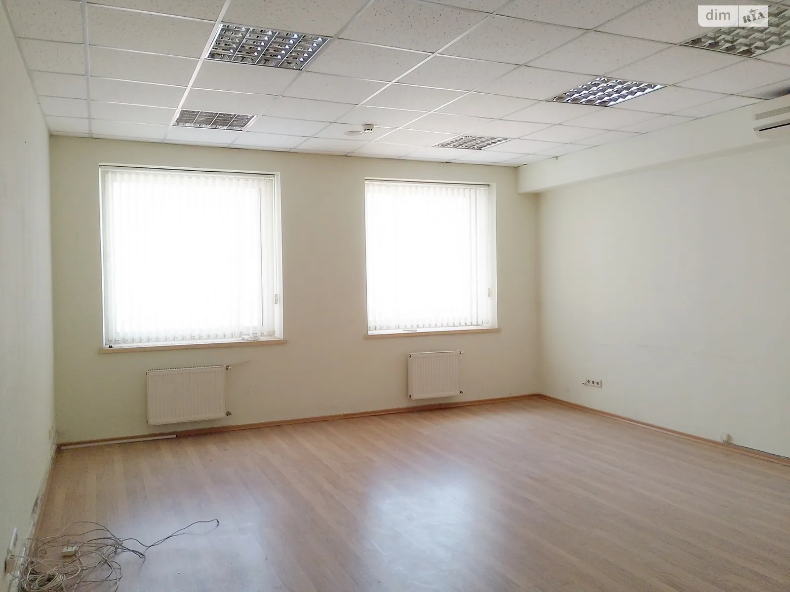 Сдается в аренду офис 38 кв. м в бизнес-центре, цена: 16800 грн - фото 1