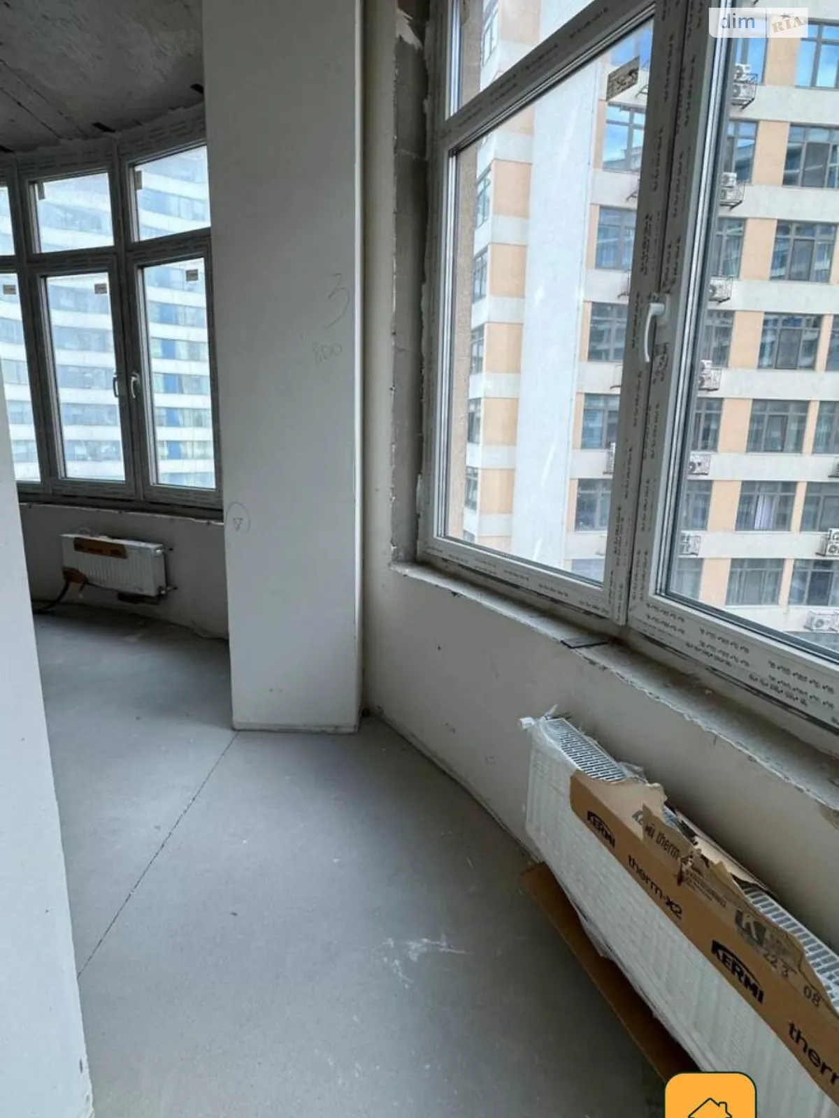 Продается 1-комнатная квартира 48 кв. м в Одессе, ул. Валерия Самофалова, 16А/6 - фото 1