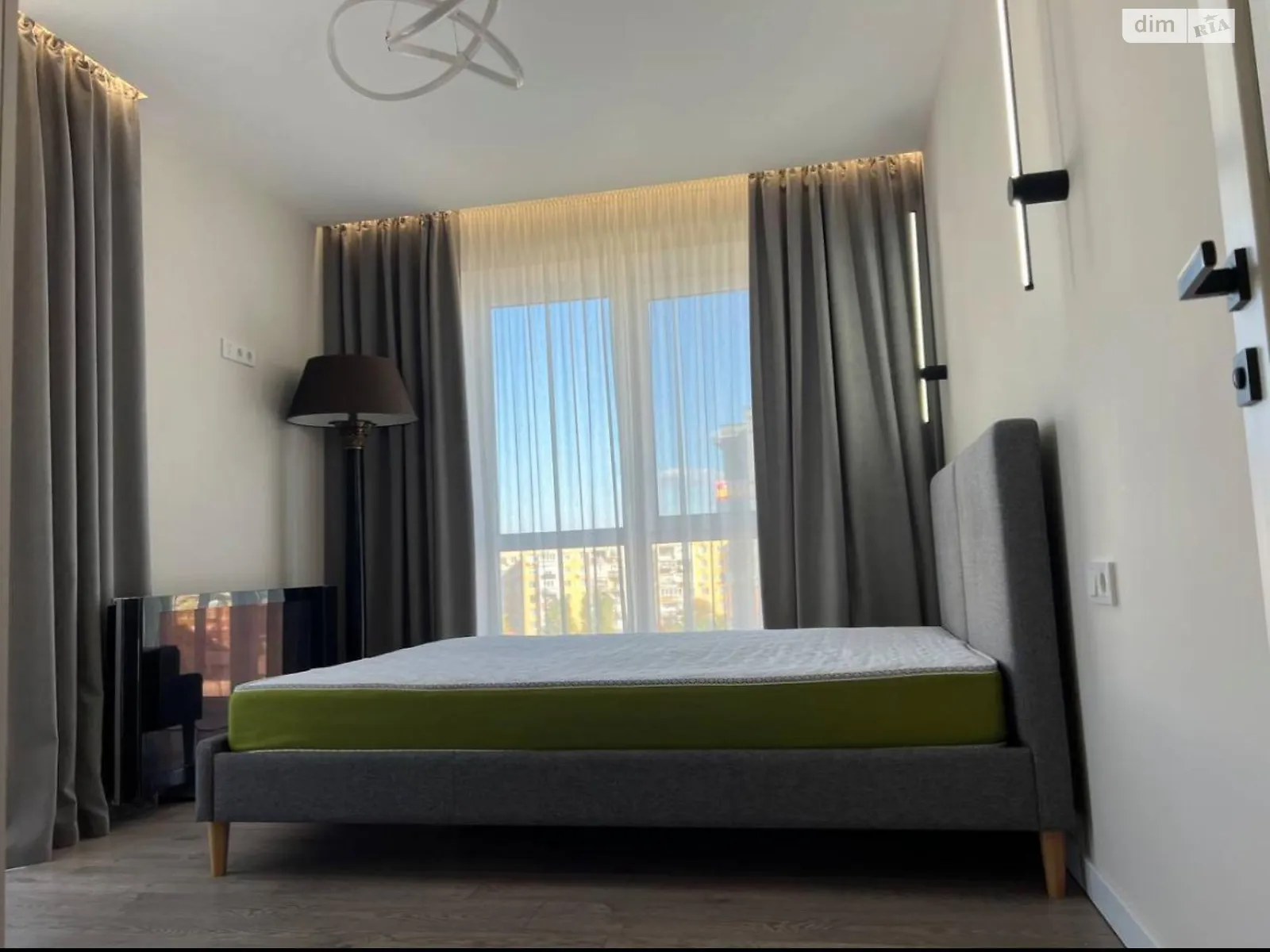 Продается 2-комнатная квартира 57 кв. м в Ужгороде, ул. Тлехаса, 19 - фото 1