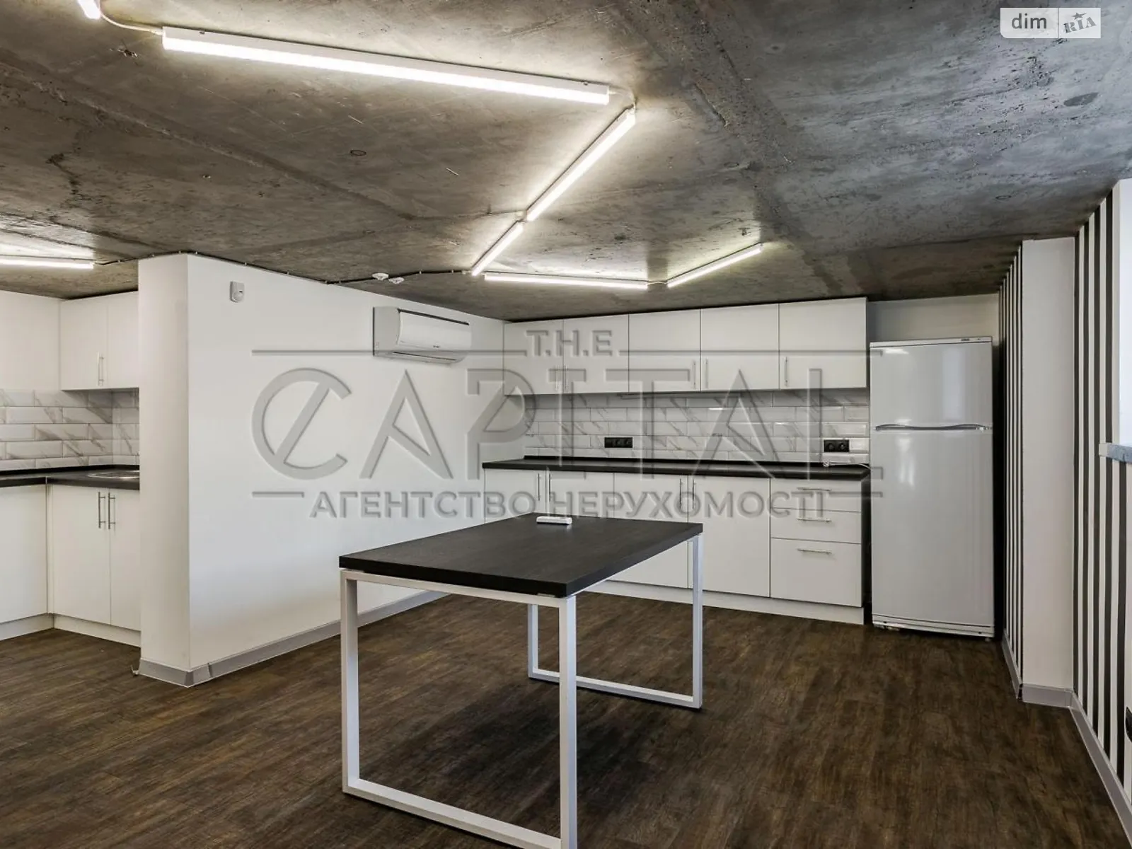 Сдается в аренду офис 300 кв. м в бизнес-центре, цена: 3500 $ - фото 1