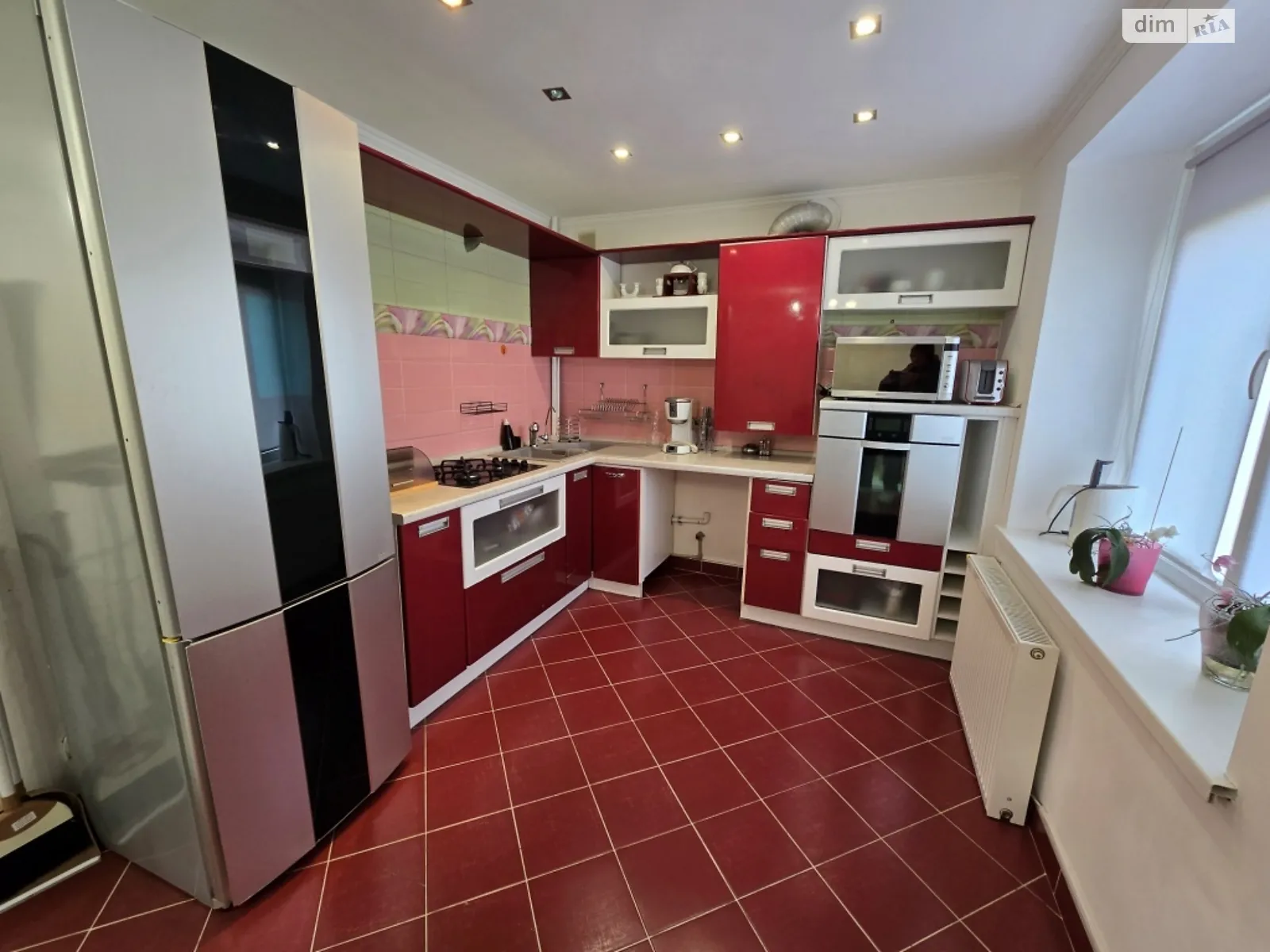 Продається 3-кімнатна квартира 81.5 кв. м у Мукачеві, вул. Росвигівська - фото 1