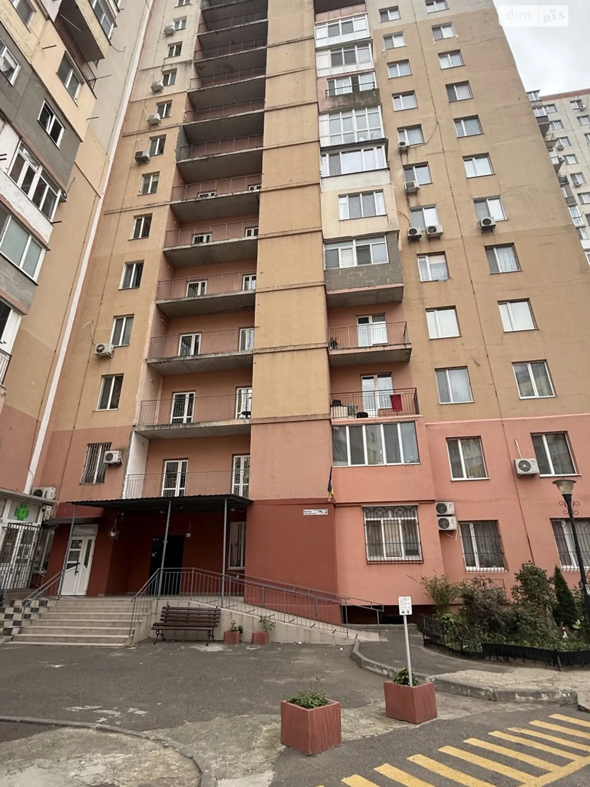 Продается 3-комнатная квартира 89.4 кв. м в Одессе, ул. Михаила Грушевского - фото 1