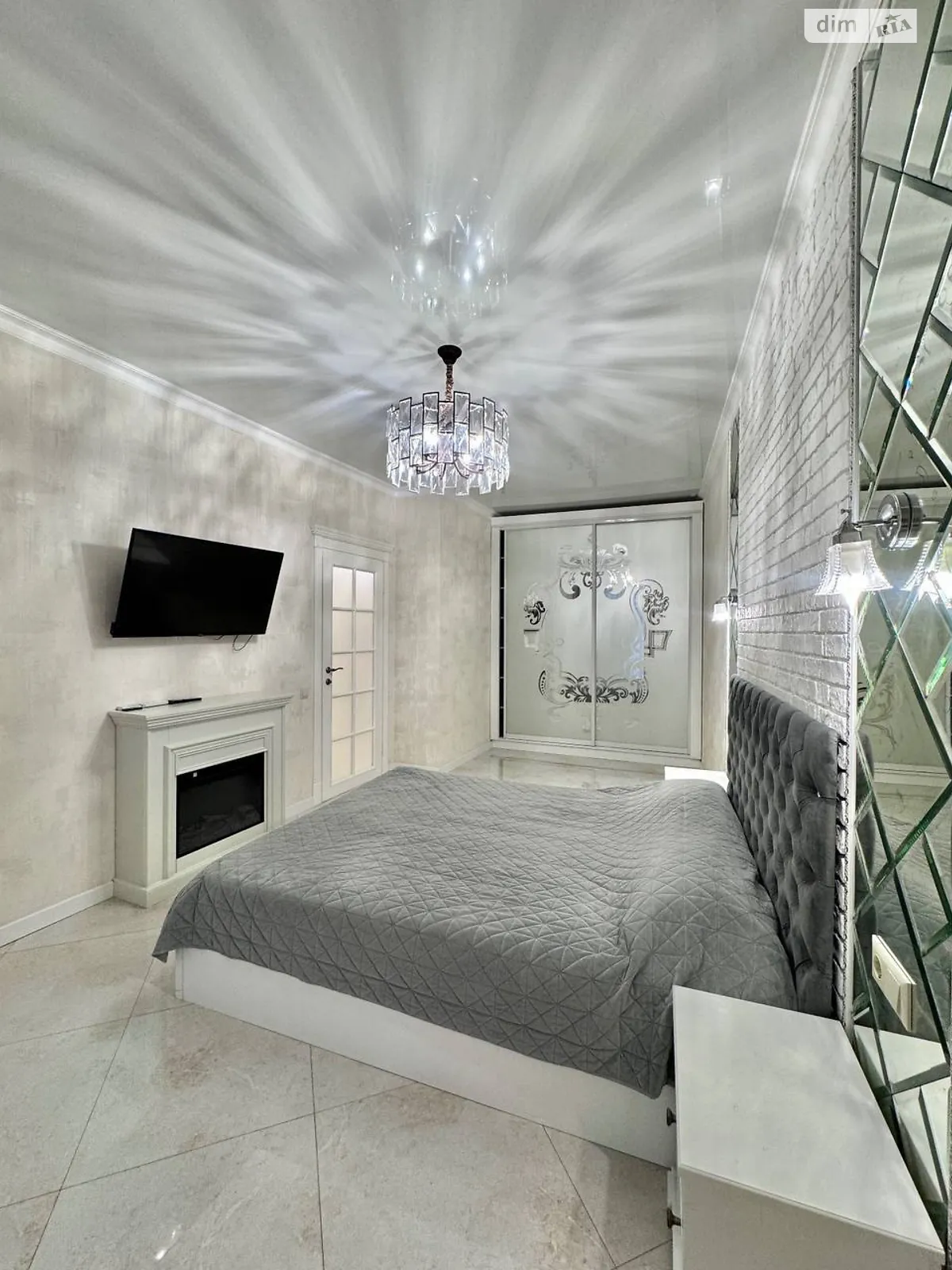 Продается 1-комнатная квартира 43 кв. м в Одессе, ул. Генуэзская, 3Б - фото 1